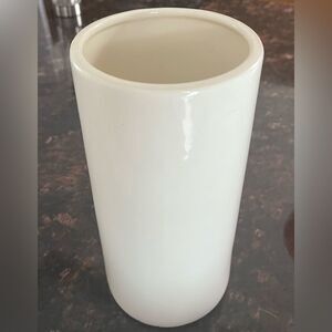 Vintage Haeger cream colored flower vase with pads, 9 x 4 “